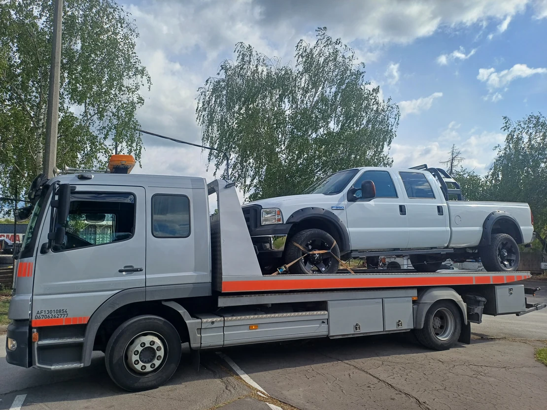 Ford F-350 pickup autómentő platón